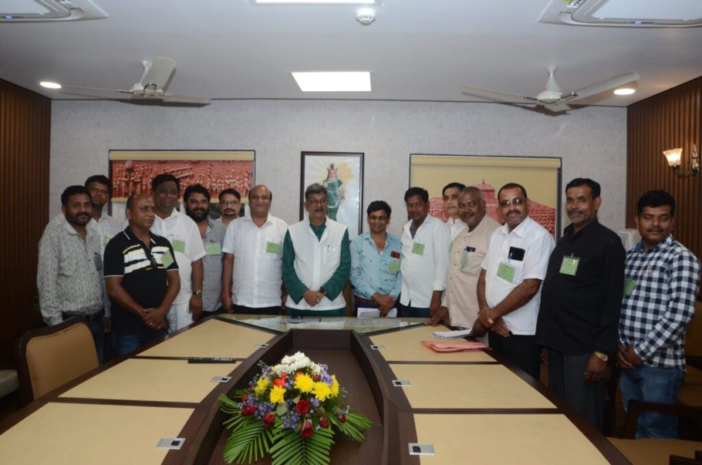 <em>शक्ति से लगे पोरथा पंचायत को मिलेगा नगर पंचायत का दर्जा-- 26 सितंबर को भूपेश कैबिनेट की संपन्न बैठक में हुए महत्वपूर्ण निर्णय, विधानसभा अध्यक्ष महंत के प्रयासों से मिली यह बड़ी सौगात,पोरथा ग्राम वासियों ने किया महंत जी का आभार व्यक्त,गांव के सरपंच ने भी किया था विगत वर्ष कांग्रेस प्रवेश</em> <em>शक्ति से लगे पोरथा पंचायत को मिलेगा नगर पंचायत का दर्जा-- 26 सितंबर को भूपेश कैबिनेट की संपन्न बैठक में हुए महत्वपूर्ण निर्णय, विधानसभा अध्यक्ष महंत के प्रयासों से मिली यह बड़ी सौगात,पोरथा ग्राम वासियों ने किया महंत जी का आभार व्यक्त,गांव के सरपंच ने भी किया था विगत वर्ष कांग्रेस प्रवेश</em> kshititech