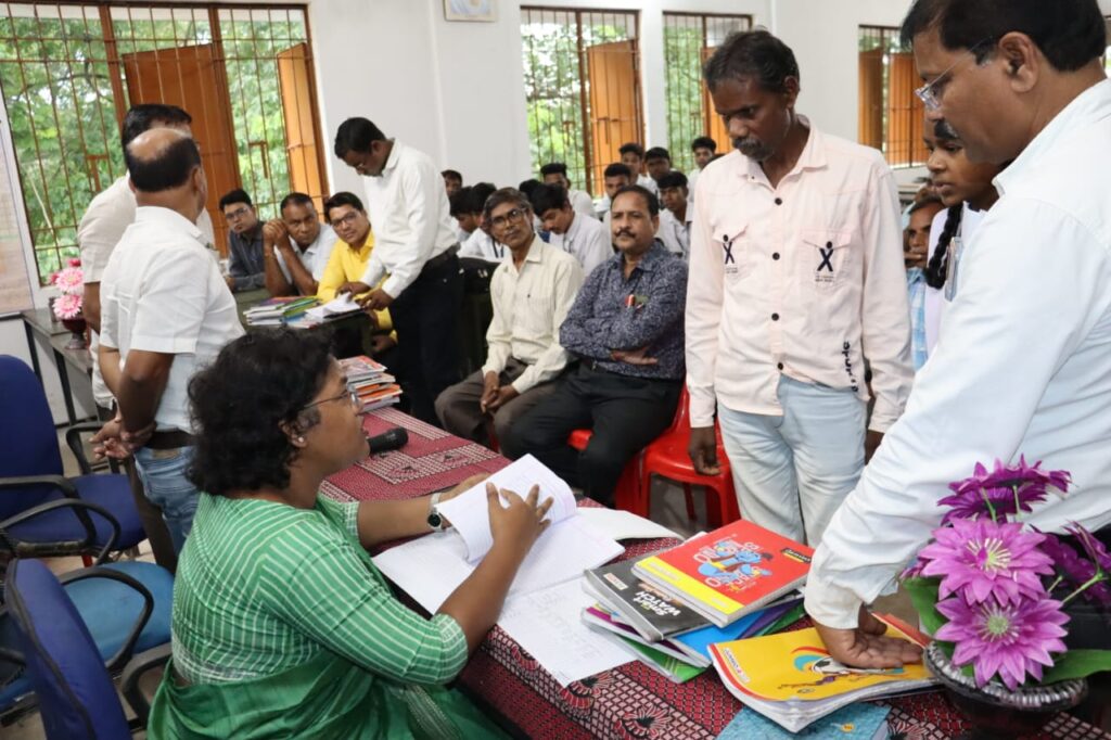 <em>शक्ति जिले की </em>10 <em>खबरें फटाफट एक साथ--कलेक्टर ने कर दिया डभरा के अनिल चंद्रा को जिला बदर, जनदर्शन में सुनी नूपुर ने समस्याएं, मतदान प्रक्रिया को लेकर अधिकारियों को दिए निर्देश, गांधी जयंती पर जिले में रहेगा शुष्क दिवस- नहीं होगी शराब की बिक्री, स्कूलों का नूपुर ने स्वयं पहुंचकर किया मूल्यांकन निरीक्षण, शक्ति जिले के अरबो रुपए के नए निर्माण कार्यो का हुआ फिर से भूमिपूजन-लोकार्पण</em> <em>शक्ति जिले की </em>10 <em>खबरें फटाफट एक साथ--कलेक्टर ने कर दिया डभरा के अनिल चंद्रा को जिला बदर, जनदर्शन में सुनी नूपुर ने समस्याएं, मतदान प्रक्रिया को लेकर अधिकारियों को दिए निर्देश, गांधी जयंती पर जिले में रहेगा शुष्क दिवस- नहीं होगी शराब की बिक्री, स्कूलों का नूपुर ने स्वयं पहुंचकर किया मूल्यांकन निरीक्षण, शक्ति जिले के अरबो रुपए के नए निर्माण कार्यो का हुआ फिर से भूमिपूजन-लोकार्पण</em> kshititech