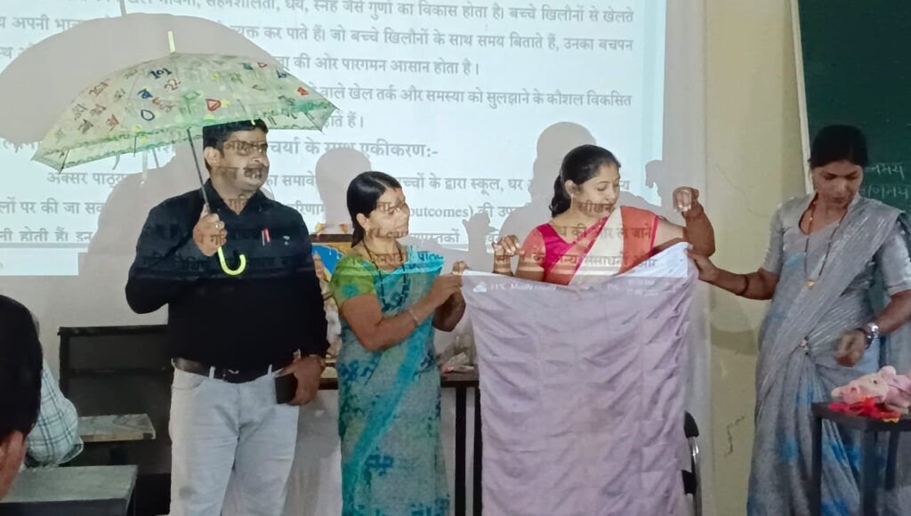 स्कूली शिक्षा बेहतर बनाने विशेष प्रशिक्षण-- <em>सकरेली संकुल जोन में एफ एल एन प्रशिक्षण मे मास्टर ट्रेनरो द्वारा जादुई पिटारा बनाने हेतु दिया गया प्रशिक्षण, मास्टर ट्रेनर पुष्पेंद्र कुमार कश्यप भी रहे मौजूद</em>, शिक्षा विभाग के विभिन्न योजनाओं से कराया गया शिक्षकों को अवगत स्कूली शिक्षा बेहतर बनाने विशेष प्रशिक्षण-- <em>सकरेली संकुल जोन में एफ एल एन प्रशिक्षण मे मास्टर ट्रेनरो द्वारा जादुई पिटारा बनाने हेतु दिया गया प्रशिक्षण, मास्टर ट्रेनर पुष्पेंद्र कुमार कश्यप भी रहे मौजूद</em>, शिक्षा विभाग के विभिन्न योजनाओं से कराया गया शिक्षकों को अवगत kshititech