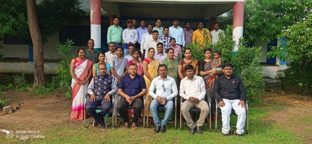 स्कूली शिक्षा बेहतर बनाने विशेष प्रशिक्षण-- <em>सकरेली संकुल जोन में एफ एल एन प्रशिक्षण मे मास्टर ट्रेनरो द्वारा जादुई पिटारा बनाने हेतु दिया गया प्रशिक्षण, मास्टर ट्रेनर पुष्पेंद्र कुमार कश्यप भी रहे मौजूद</em>, शिक्षा विभाग के विभिन्न योजनाओं से कराया गया शिक्षकों को अवगत स्कूली शिक्षा बेहतर बनाने विशेष प्रशिक्षण-- <em>सकरेली संकुल जोन में एफ एल एन प्रशिक्षण मे मास्टर ट्रेनरो द्वारा जादुई पिटारा बनाने हेतु दिया गया प्रशिक्षण, मास्टर ट्रेनर पुष्पेंद्र कुमार कश्यप भी रहे मौजूद</em>, शिक्षा विभाग के विभिन्न योजनाओं से कराया गया शिक्षकों को अवगत kshititech