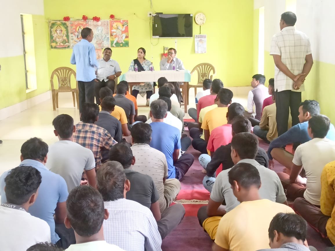 पुस्तकों की महत्ता पर प्रकाश-- <em>शक्ति के उप जेल में बंदियों को न्यायाधीश गणों ने दी जागरूकता संबंधी जानकारियां, ज्ञानवर्धक पुस्तकों का अध्ययन करें -बी आर साहू न्यायाधीश,शरीर को स्वस्थ रखने के लिए योग करे -डॉ ममता भोजवानी</em> पुस्तकों की महत्ता पर प्रकाश-- <em>शक्ति के उप जेल में बंदियों को न्यायाधीश गणों ने दी जागरूकता संबंधी जानकारियां, ज्ञानवर्धक पुस्तकों का अध्ययन करें -बी आर साहू न्यायाधीश,शरीर को स्वस्थ रखने के लिए योग करे -डॉ ममता भोजवानी</em> kshititech