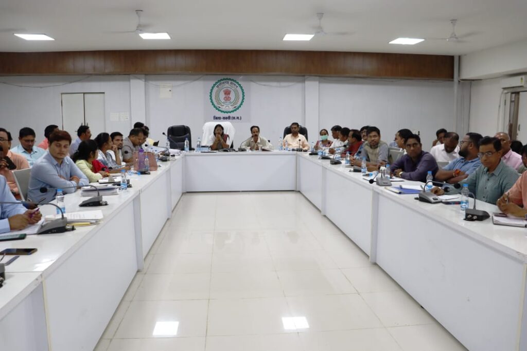 <em>कभी भी लग सकती है प्रदेश में आचार संहिता-- शक्ति जिले में प्रशासनिक चुनावी तैयारी हुई प्रारंभ, कलेक्टर नूपुर के निर्देशन में अधिकारियों को दिया गया मतदान का प्रशिक्षण, प्रशासन अलर्ट, परामर्श दात्री समिति की बैठक संपन्न</em>, राजनीतिक पार्टियों में बेचैनी, टिकट को लेकर चल रही अभी भी मारामारी <em>कभी भी लग सकती है प्रदेश में आचार संहिता-- शक्ति जिले में प्रशासनिक चुनावी तैयारी हुई प्रारंभ, कलेक्टर नूपुर के निर्देशन में अधिकारियों को दिया गया मतदान का प्रशिक्षण, प्रशासन अलर्ट, परामर्श दात्री समिति की बैठक संपन्न</em>, राजनीतिक पार्टियों में बेचैनी, टिकट को लेकर चल रही अभी भी मारामारी kshititech