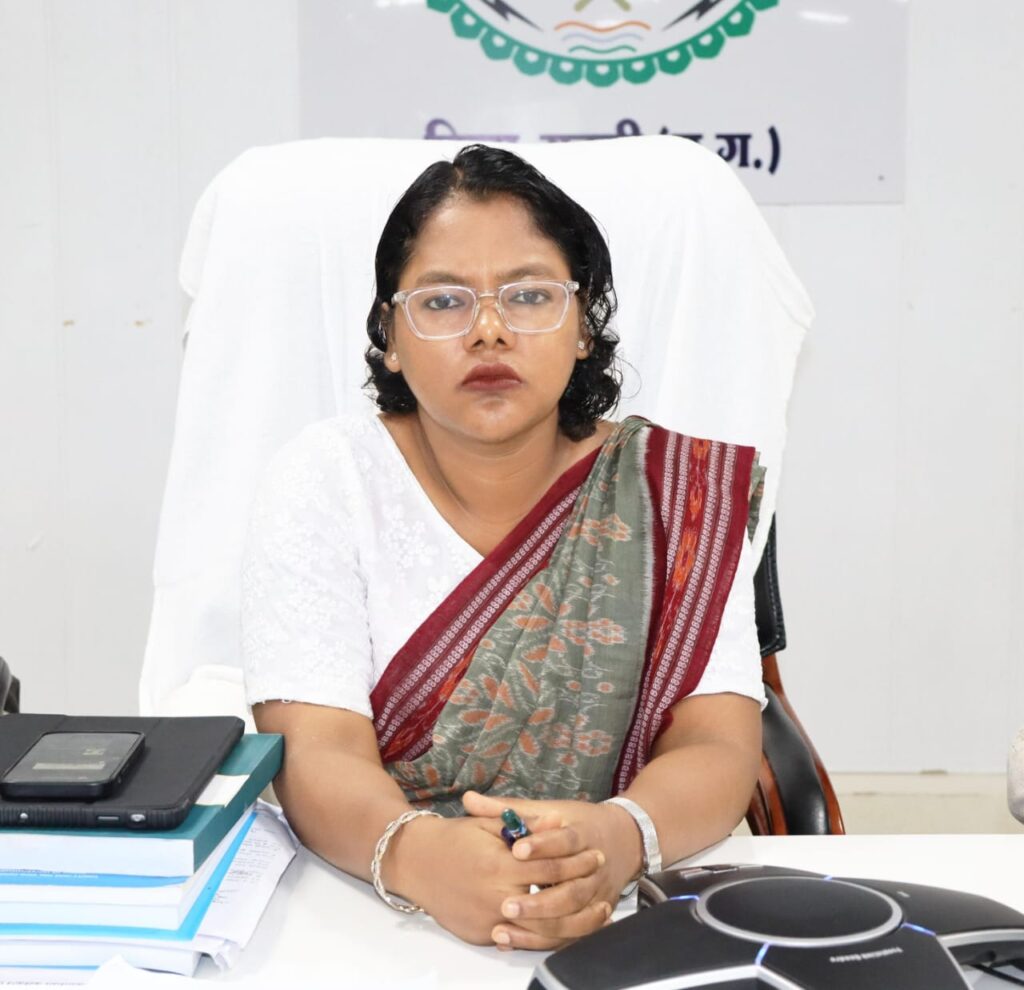 <em>कभी भी लग सकती है प्रदेश में आचार संहिता-- शक्ति जिले में प्रशासनिक चुनावी तैयारी हुई प्रारंभ, कलेक्टर नूपुर के निर्देशन में अधिकारियों को दिया गया मतदान का प्रशिक्षण, प्रशासन अलर्ट, परामर्श दात्री समिति की बैठक संपन्न</em>, राजनीतिक पार्टियों में बेचैनी, टिकट को लेकर चल रही अभी भी मारामारी <em>कभी भी लग सकती है प्रदेश में आचार संहिता-- शक्ति जिले में प्रशासनिक चुनावी तैयारी हुई प्रारंभ, कलेक्टर नूपुर के निर्देशन में अधिकारियों को दिया गया मतदान का प्रशिक्षण, प्रशासन अलर्ट, परामर्श दात्री समिति की बैठक संपन्न</em>, राजनीतिक पार्टियों में बेचैनी, टिकट को लेकर चल रही अभी भी मारामारी kshititech