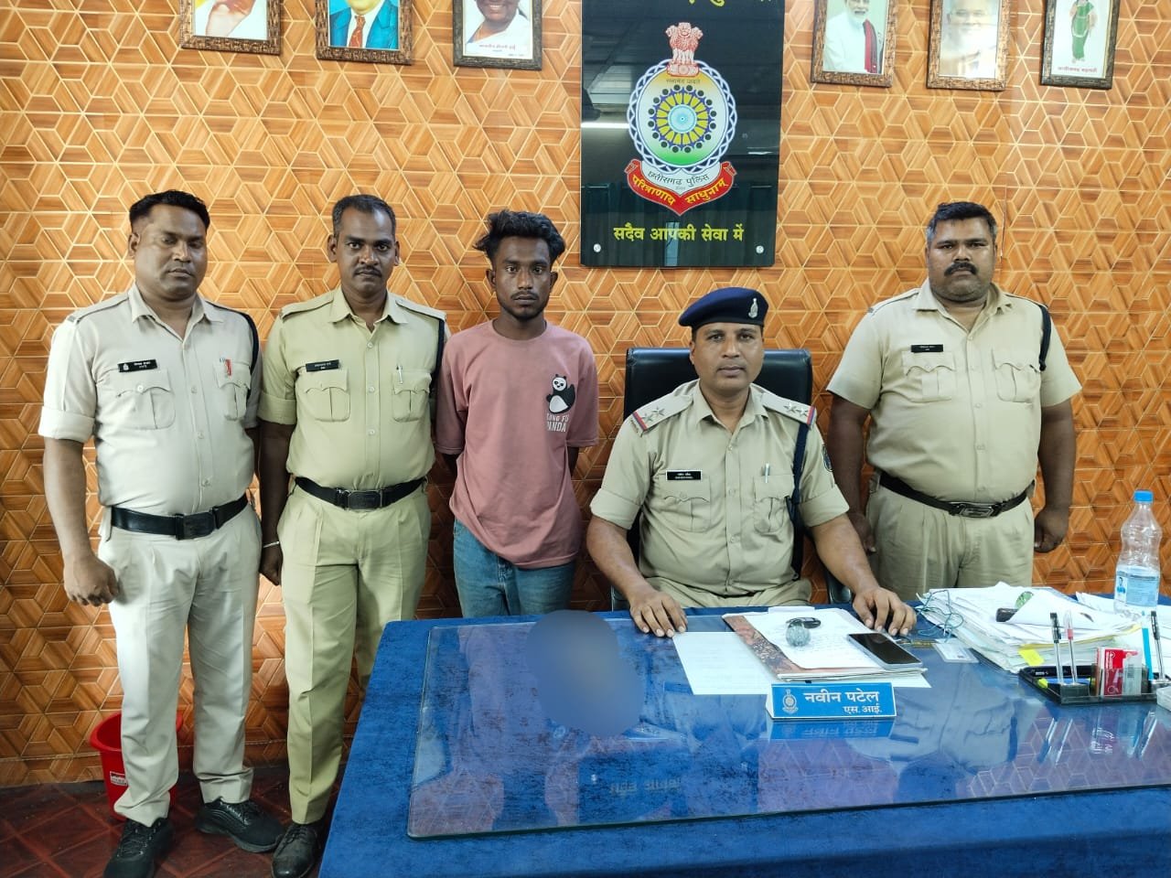 <em>गणेश विसर्जन को लेकर हुए कोहड़िया मर्डर मामले में मुख्य आरोपी गिरफ्तार,आरोपी से घटना में प्रयुक्त धारदार चाकू किया गया जप्त,घटना के 24 घण्टे के भीतर धर दबोचा गया आरोपी, वैधानिक कार्यवाही बाद किया गया जिला जेल दाखिल,कोरबा पुलिस की त्वरित कार्यवाही,चौकी प्रभारी नवीन पटेल की तत्परता पूर्ण कार्रवाई</em> <em>गणेश विसर्जन को लेकर हुए कोहड़िया मर्डर मामले में मुख्य आरोपी गिरफ्तार,आरोपी से घटना में प्रयुक्त धारदार चाकू किया गया जप्त,घटना के 24 घण्टे के भीतर धर दबोचा गया आरोपी, वैधानिक कार्यवाही बाद किया गया जिला जेल दाखिल,कोरबा पुलिस की त्वरित कार्यवाही,चौकी प्रभारी नवीन पटेल की तत्परता पूर्ण कार्रवाई</em> kshititech