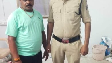 <em>अवैध शराब को लेकर सक्ति पुलिस की कार्यवाही-अवैध शराब के विरुद्ध अभियान में सकती पुलिस ने किया एक और आरोपी को गिरफ्तार, पुलिस टीआई विवेक शर्मा के नेतृत्व में पुलिस सजग</em>, अवैध शराब का कारोबार करने वाले लोगों की आई शामत <em>अवैध शराब को लेकर सक्ति पुलिस की कार्यवाही-अवैध शराब के विरुद्ध अभियान में सकती पुलिस ने किया एक और आरोपी को गिरफ्तार, पुलिस टीआई विवेक शर्मा के नेतृत्व में पुलिस सजग</em>, अवैध शराब का कारोबार करने वाले लोगों की आई शामत kshititech