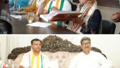 <em>महंत के निवास पहुंचे पीसीसी चीफ दीपक बैज-- पीसीसी की मैराथन बैठक-- छत्तीसगढ़ में कांग्रेस भी कर सकती है अपने प्रत्याशियों की घोषणा, राजधानी में प्रदेश प्रभारी की मौजूदगी में चालू हुई पार्टी की बड़ी बैठक, शैलजा सहित प्रदेश अध्यक्ष दीपक एवं विधानसभा अध्यक्ष महंत भी है मौजूद</em>, विधानसभा चुनाव 2023 में प्रत्याशी चयन में होगी महंत जी की अहम भूमिका kshititech