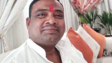 <em>गुवाहाटी के सुप्रसिद्ध ज्योतिषी जितेंद्र शर्मा 5 सितंबर को रहेंगे बाराद्वार में उपलब्ध, राज प्लास्टिक सेंटर जैजैपुर मोड में मिलेंगे आम जनों से, मस्तक देखकर बताते हैं भूत, भविष्य, वर्तमान</em>, शक्ति अंचल में भी काफी लोकप्रिय हैं पंडित जी kshititech