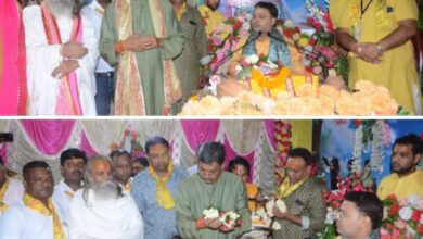 महंत जी की धार्मिक आस्था-- <em>बाराद्वार में चल रही श्रीमद् भागवत कथा में पहुंचे विधानसभा अध्यक्ष महंत-- पंडित आशुतोष शर्मा से लिया आशीर्वाद एवं कहा- ईश्वर की भक्ति एवं भागवत कथा के श्रवण से मनुष्य होता है सत्कर्म के रास्ते पर अग्रसर, गौ सेवा आयोग के अध्यक्ष महंत रामसुंदर दास भी रहे मौजूद</em>, प्रेस क्लब बाराद्वार के अध्यक्ष सुनील जिंदल ने दी जानकारी kshititech