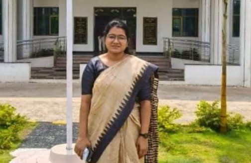 <em>शक्ति की नतनिन बिटिया बनी छत्तीसगढ़ की पीएससी टॉपर, रायगढ़ के अशोक- राधा मित्तल की होनहार बिटिया एवम शक्ति के प्रतिष्ठित खरकिया परिवार के गणेशराम अग्रवाल की नतनिन है सारिका, परिवार में जश्न का माहौल</em>, शक्ति में भी सारिका की सफलता लोग दे रहे बधाई, श्री श्याम परिवार शक्ति के संतोष अग्रवाल, राहुल अग्रवाल एवं विक्की अग्रवाल की भांजी है सारिका <em>शक्ति की नतनिन बिटिया बनी छत्तीसगढ़ की पीएससी टॉपर, रायगढ़ के अशोक- राधा मित्तल की होनहार बिटिया एवम शक्ति के प्रतिष्ठित खरकिया परिवार के गणेशराम अग्रवाल की नतनिन है सारिका, परिवार में जश्न का माहौल</em>, शक्ति में भी सारिका की सफलता लोग दे रहे बधाई, श्री श्याम परिवार शक्ति के संतोष अग्रवाल, राहुल अग्रवाल एवं विक्की अग्रवाल की भांजी है सारिका kshititech