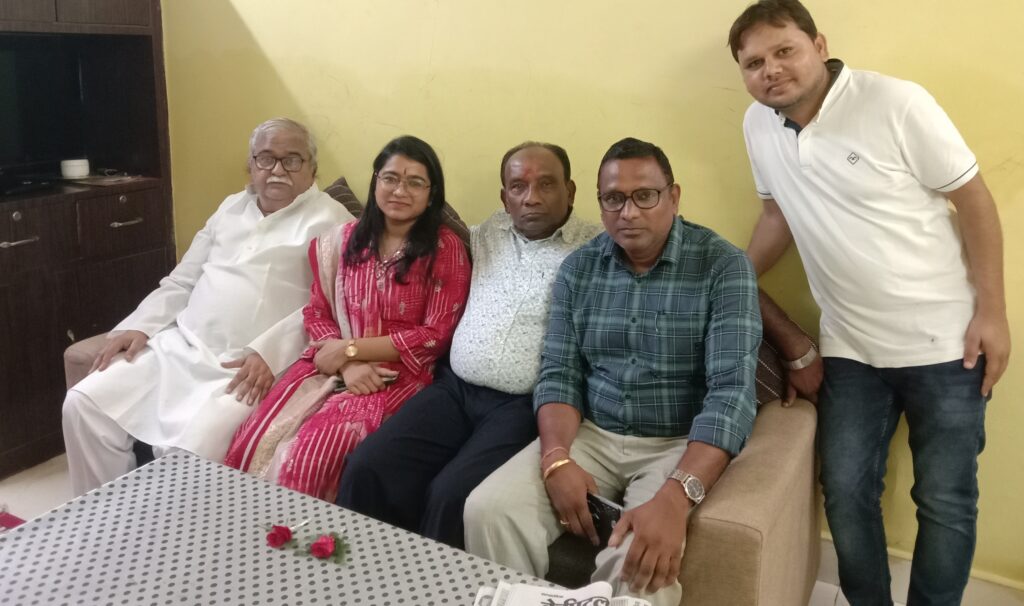 <em>शक्ति पहुंची पीएससी टॉपर सारिका मित्तल का हुआ जोरदार स्वागत, ननिहाल परिवार ने फूलों की वर्षा कर बिटिया का किया अभिनंदन, सारिका ने कहा- सभी के स्नेह-आशीर्वाद से ही मिली यह सफलता</em>, शक्ति के प्रतिष्ठित खरकिया परिवार की नतनिन है सारिका kshititech