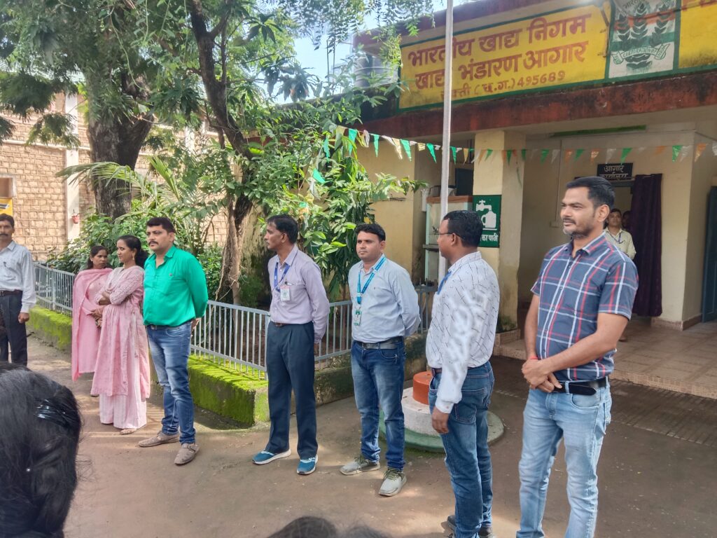 <em>विद्यार्थियों का एफसीआई भ्रमण-- शक्ति के स्वामी आत्मानंद हिंदी माध्यम के बच्चों ने जानी भारतीय खाद्य निगम निगम की कार्यप्रणाली, निगम के अधिकारियों ने बच्चों का बढ़ाया ज्ञान, संपूर्ण कार्य प्रणाली से अवगत हुए विद्यार्थी</em>, अधिकारियों ने कहा-- एफसीआई पूरे भारत देश में अनाज संग्रहित कर वितरित करने वाला सबसे बड़ा निकाय, शक्ति में दशकों से स्थापित है भारतीय खाद्य निगम <em>विद्यार्थियों का एफसीआई भ्रमण-- शक्ति के स्वामी आत्मानंद हिंदी माध्यम के बच्चों ने जानी भारतीय खाद्य निगम निगम की कार्यप्रणाली, निगम के अधिकारियों ने बच्चों का बढ़ाया ज्ञान, संपूर्ण कार्य प्रणाली से अवगत हुए विद्यार्थी</em>, अधिकारियों ने कहा-- एफसीआई पूरे भारत देश में अनाज संग्रहित कर वितरित करने वाला सबसे बड़ा निकाय, शक्ति में दशकों से स्थापित है भारतीय खाद्य निगम kshititech