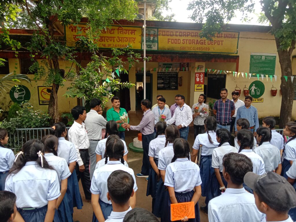 <em>विद्यार्थियों का एफसीआई भ्रमण-- शक्ति के स्वामी आत्मानंद हिंदी माध्यम के बच्चों ने जानी भारतीय खाद्य निगम निगम की कार्यप्रणाली, निगम के अधिकारियों ने बच्चों का बढ़ाया ज्ञान, संपूर्ण कार्य प्रणाली से अवगत हुए विद्यार्थी</em>, अधिकारियों ने कहा-- एफसीआई पूरे भारत देश में अनाज संग्रहित कर वितरित करने वाला सबसे बड़ा निकाय, शक्ति में दशकों से स्थापित है भारतीय खाद्य निगम <em>विद्यार्थियों का एफसीआई भ्रमण-- शक्ति के स्वामी आत्मानंद हिंदी माध्यम के बच्चों ने जानी भारतीय खाद्य निगम निगम की कार्यप्रणाली, निगम के अधिकारियों ने बच्चों का बढ़ाया ज्ञान, संपूर्ण कार्य प्रणाली से अवगत हुए विद्यार्थी</em>, अधिकारियों ने कहा-- एफसीआई पूरे भारत देश में अनाज संग्रहित कर वितरित करने वाला सबसे बड़ा निकाय, शक्ति में दशकों से स्थापित है भारतीय खाद्य निगम kshititech