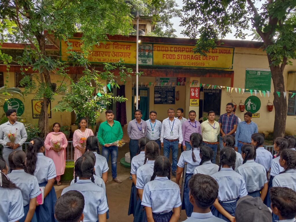 <em>विद्यार्थियों का एफसीआई भ्रमण-- शक्ति के स्वामी आत्मानंद हिंदी माध्यम के बच्चों ने जानी भारतीय खाद्य निगम निगम की कार्यप्रणाली, निगम के अधिकारियों ने बच्चों का बढ़ाया ज्ञान, संपूर्ण कार्य प्रणाली से अवगत हुए विद्यार्थी</em>, अधिकारियों ने कहा-- एफसीआई पूरे भारत देश में अनाज संग्रहित कर वितरित करने वाला सबसे बड़ा निकाय, शक्ति में दशकों से स्थापित है भारतीय खाद्य निगम <em>विद्यार्थियों का एफसीआई भ्रमण-- शक्ति के स्वामी आत्मानंद हिंदी माध्यम के बच्चों ने जानी भारतीय खाद्य निगम निगम की कार्यप्रणाली, निगम के अधिकारियों ने बच्चों का बढ़ाया ज्ञान, संपूर्ण कार्य प्रणाली से अवगत हुए विद्यार्थी</em>, अधिकारियों ने कहा-- एफसीआई पूरे भारत देश में अनाज संग्रहित कर वितरित करने वाला सबसे बड़ा निकाय, शक्ति में दशकों से स्थापित है भारतीय खाद्य निगम kshititech