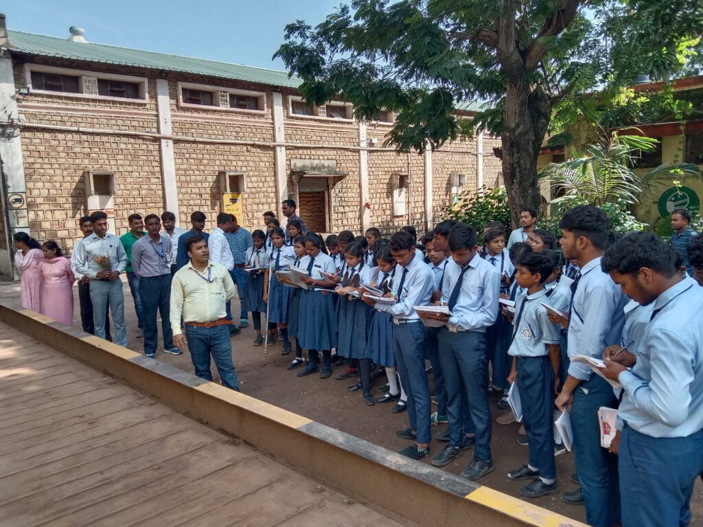 <em>विद्यार्थियों का एफसीआई भ्रमण-- शक्ति के स्वामी आत्मानंद हिंदी माध्यम के बच्चों ने जानी भारतीय खाद्य निगम निगम की कार्यप्रणाली, निगम के अधिकारियों ने बच्चों का बढ़ाया ज्ञान, संपूर्ण कार्य प्रणाली से अवगत हुए विद्यार्थी</em>, अधिकारियों ने कहा-- एफसीआई पूरे भारत देश में अनाज संग्रहित कर वितरित करने वाला सबसे बड़ा निकाय, शक्ति में दशकों से स्थापित है भारतीय खाद्य निगम <em>विद्यार्थियों का एफसीआई भ्रमण-- शक्ति के स्वामी आत्मानंद हिंदी माध्यम के बच्चों ने जानी भारतीय खाद्य निगम निगम की कार्यप्रणाली, निगम के अधिकारियों ने बच्चों का बढ़ाया ज्ञान, संपूर्ण कार्य प्रणाली से अवगत हुए विद्यार्थी</em>, अधिकारियों ने कहा-- एफसीआई पूरे भारत देश में अनाज संग्रहित कर वितरित करने वाला सबसे बड़ा निकाय, शक्ति में दशकों से स्थापित है भारतीय खाद्य निगम kshititech