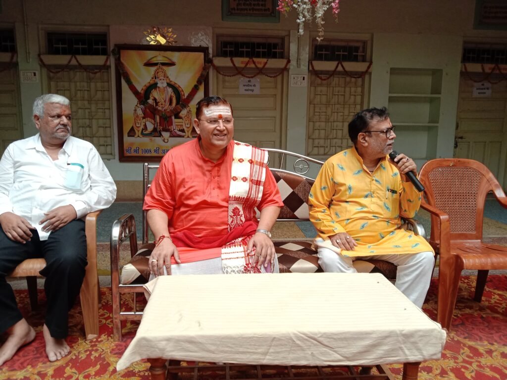 <em>पत्रकारिता के साथ ही साइंस के विद्यार्थी होने के बावजूद धर्म का रास्ता अपनाया अतुल कृष्ण भारद्वाज जी ने, शक्ति में चल रही दुबलधनिया परिवार के कथा वाचक परम पूज्य अतुल कृष्ण भारद्वाज जी की पत्रकार वार्ता, 2024 में मोदी फिर से बनेंगे प्रधानमंत्री, हिंदू राष्ट्र अवश्य बनना चाहिए</em> kshititech