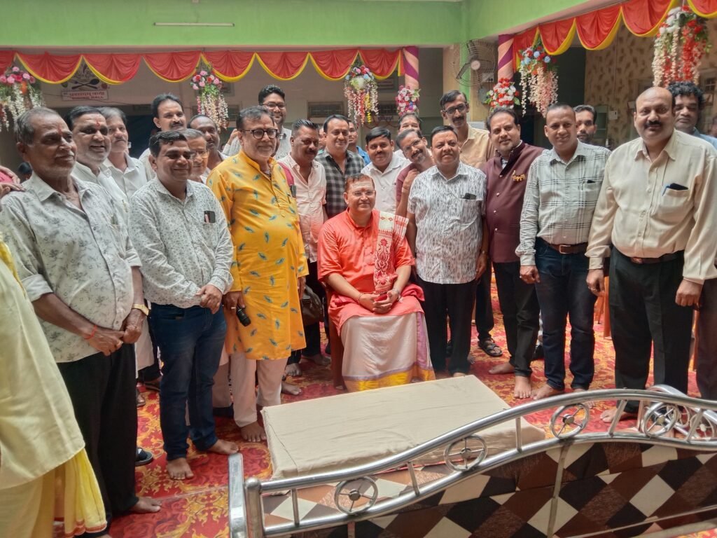 <em>पत्रकारिता के साथ ही साइंस के विद्यार्थी होने के बावजूद धर्म का रास्ता अपनाया अतुल कृष्ण भारद्वाज जी ने, शक्ति में चल रही दुबलधनिया परिवार के कथा वाचक परम पूज्य अतुल कृष्ण भारद्वाज जी की पत्रकार वार्ता, 2024 में मोदी फिर से बनेंगे प्रधानमंत्री, हिंदू राष्ट्र अवश्य बनना चाहिए</em> kshititech