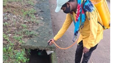 अलर्ट डेंगू.....<em>नगर पंचायत अड़भार में डेंगू से बचाव हेतु वार्डों में किया जा रहा दवाइयो का छत्तीसगढ़ के कुछ शहरों में डेंगू के प्रकोप की खबरों को देखते हुए प्रशासन अलर्ट</em>,लोगो को दी जा रही बचाव की दिशा में सुरक्षात्मक जानकारियां kshititech