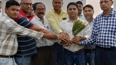 <em>शक्ति हॉस्पिटल के नए खंड चिकित्सा अधिकारी बनाए गए डॉक्टर जी बी सिंह, पदभार ग्रहण करते साथ अस्पताल की व्यवस्था सुधारने कर रहे स्वास्थ्य कर्मचारियों के साथ बैठके, सरकारी अस्पताल की सुधरेगी व्यवस्था</em> kshititech