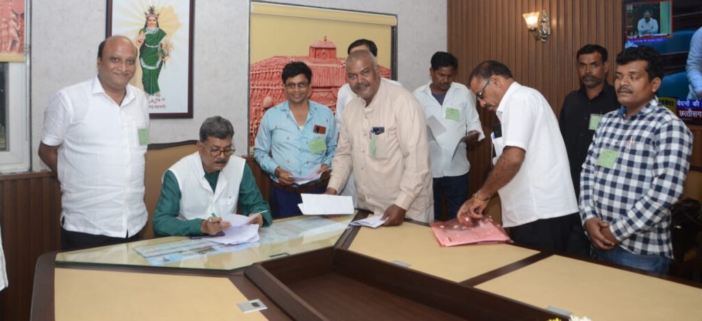 <em>शक्ति से लगे पोरथा पंचायत को मिलेगा नगर पंचायत का दर्जा-- 26 सितंबर को भूपेश कैबिनेट की संपन्न बैठक में हुए महत्वपूर्ण निर्णय, विधानसभा अध्यक्ष महंत के प्रयासों से मिली यह बड़ी सौगात,पोरथा ग्राम वासियों ने किया महंत जी का आभार व्यक्त,गांव के सरपंच ने भी किया था विगत वर्ष कांग्रेस प्रवेश</em> <em>शक्ति से लगे पोरथा पंचायत को मिलेगा नगर पंचायत का दर्जा-- 26 सितंबर को भूपेश कैबिनेट की संपन्न बैठक में हुए महत्वपूर्ण निर्णय, विधानसभा अध्यक्ष महंत के प्रयासों से मिली यह बड़ी सौगात,पोरथा ग्राम वासियों ने किया महंत जी का आभार व्यक्त,गांव के सरपंच ने भी किया था विगत वर्ष कांग्रेस प्रवेश</em> kshititech