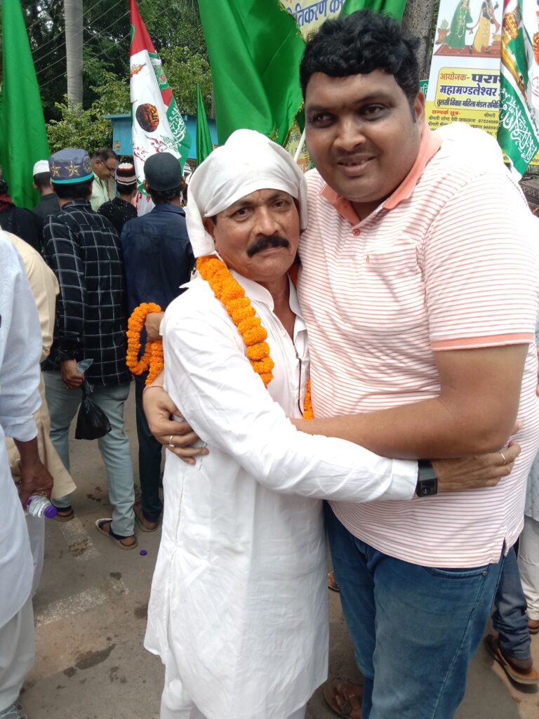 <em>शक्ति में ईद मिलादुन्नबी पर्व पर मुस्लिम समाज ने निकाला भव्य जुलूस,पूर्व नगरपालिका अध्यक्ष श्यामसुंदर अग्रवाल के नेतृत्व में हुआ जोरदार स्वागत, महबूब भाई ने कहा- शक्ति शहर में आपसी भाईचारा एक मिसाल</em>, सैकड़ो की संख्या में मुस्लिम समाज के बंधु रहे मौजूद, कांग्रेस जिला अध्यक्ष दादू जायसवाल ने भी दी समाज बंधुओ को बधाई <em>शक्ति में ईद मिलादुन्नबी पर्व पर मुस्लिम समाज ने निकाला भव्य जुलूस,पूर्व नगरपालिका अध्यक्ष श्यामसुंदर अग्रवाल के नेतृत्व में हुआ जोरदार स्वागत, महबूब भाई ने कहा- शक्ति शहर में आपसी भाईचारा एक मिसाल</em>, सैकड़ो की संख्या में मुस्लिम समाज के बंधु रहे मौजूद, कांग्रेस जिला अध्यक्ष दादू जायसवाल ने भी दी समाज बंधुओ को बधाई kshititech