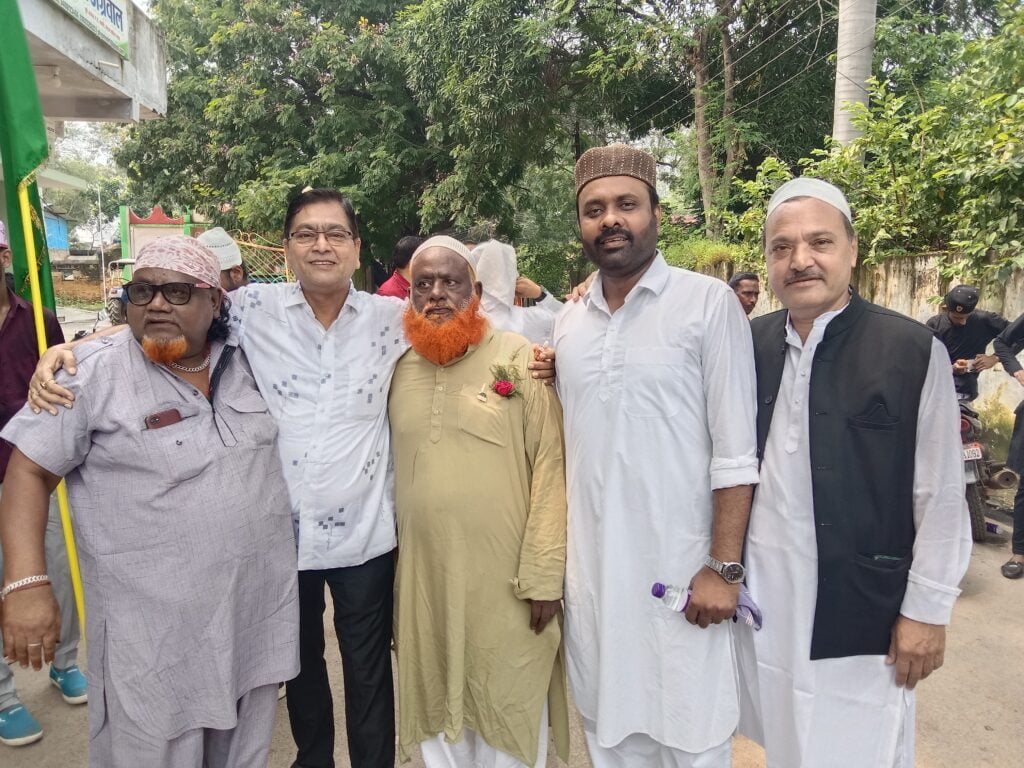 <em>शक्ति में ईद मिलादुन्नबी पर्व पर मुस्लिम समाज ने निकाला भव्य जुलूस,पूर्व नगरपालिका अध्यक्ष श्यामसुंदर अग्रवाल के नेतृत्व में हुआ जोरदार स्वागत, महबूब भाई ने कहा- शक्ति शहर में आपसी भाईचारा एक मिसाल</em>, सैकड़ो की संख्या में मुस्लिम समाज के बंधु रहे मौजूद, कांग्रेस जिला अध्यक्ष दादू जायसवाल ने भी दी समाज बंधुओ को बधाई <em>शक्ति में ईद मिलादुन्नबी पर्व पर मुस्लिम समाज ने निकाला भव्य जुलूस,पूर्व नगरपालिका अध्यक्ष श्यामसुंदर अग्रवाल के नेतृत्व में हुआ जोरदार स्वागत, महबूब भाई ने कहा- शक्ति शहर में आपसी भाईचारा एक मिसाल</em>, सैकड़ो की संख्या में मुस्लिम समाज के बंधु रहे मौजूद, कांग्रेस जिला अध्यक्ष दादू जायसवाल ने भी दी समाज बंधुओ को बधाई kshititech
