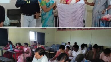 स्कूली शिक्षा बेहतर बनाने विशेष प्रशिक्षण-- <em>सकरेली संकुल जोन में एफ एल एन प्रशिक्षण मे मास्टर ट्रेनरो द्वारा जादुई पिटारा बनाने हेतु दिया गया प्रशिक्षण, मास्टर ट्रेनर पुष्पेंद्र कुमार कश्यप भी रहे मौजूद</em>, शिक्षा विभाग के विभिन्न योजनाओं से कराया गया शिक्षकों को अवगत kshititech