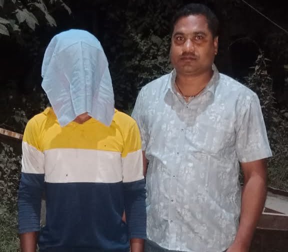 <em>पुलिस की बड़ी सफलता-- नाबालिग बालिका से दुष्कर्म करने वाले अपचारी बालक गिरफ्तार, नगरदा टीआई सुनीता नाग बंजारे के नेतृत्व में पुलिस अपराधों पर अंकुश लगाने सक्रिय</em>, अपाचारी बालक को गिरफ्तार कर न्यायिक रिमांड पर भेजा गया <em>पुलिस की बड़ी सफलता-- नाबालिग बालिका से दुष्कर्म करने वाले अपचारी बालक गिरफ्तार, नगरदा टीआई सुनीता नाग बंजारे के नेतृत्व में पुलिस अपराधों पर अंकुश लगाने सक्रिय</em>, अपाचारी बालक को गिरफ्तार कर न्यायिक रिमांड पर भेजा गया kshititech