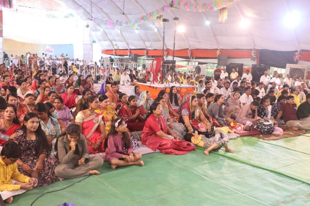 <em>अतुल कृष्ण जी ने कहा-- मोबाइल घर, परिवारों को तोड़ने का कर रहा कार्य, सक्ति के दुबलधनिया परिवार की श्रीमद् भागवत कथा के पांचवें दिन उमड़ी भीड़, अतुल कृष्ण जी भारद्वाज ने कहा- भगवान किसी को मारते नहीं, बल्कि तारते हैं,आज भी घरों में जीवित है पुतनाये</em>, आयोजक परिवार के 20 शहरों के सदस्य जुटे हैं कथा कार्यक्रम को सफल बनाने में kshititech