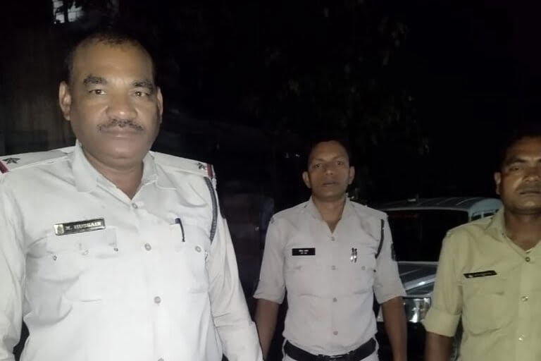 <em>शक्ति जिला पुलिस की खबरें एक साथ-- एसपी अहीरे ने जिले वासियों से कहा- अपने मकान को न छोड़े सुना, डभरा में पकड़ी गई शराब, तो वही शक्ति थाने में भी हुई पुलिस की शराब को लेकर कार्रवाई ,शक्ति जिला पुलिस अपराधों पर अंकुश लगाने सक्रिय</em>, सरपंच पति को किया पुलिस ने जेल दाखिल kshititech