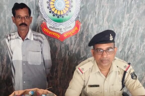 <em>शक्ति जिला पुलिस की खबरें एक साथ-- एसपी अहीरे ने जिले वासियों से कहा- अपने मकान को न छोड़े सुना, डभरा में पकड़ी गई शराब, तो वही शक्ति थाने में भी हुई पुलिस की शराब को लेकर कार्रवाई ,शक्ति जिला पुलिस अपराधों पर अंकुश लगाने सक्रिय</em>, सरपंच पति को किया पुलिस ने जेल दाखिल kshititech