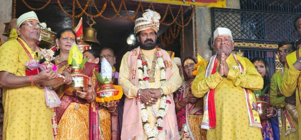 <em>आचार्य राजेंद्र महाराज ने कहा-- श्रीमद भागवत कथा है सभी संकटों का निवारण, तन्मयता एवं एकाग्रता से करें कथा का श्रवण, मित्तल परिवार शक्ति की श्रीमद् भागवत कथा में व्यास पीठ पर विराजमान हो कथा रसपान करा रहे है राजेंद्र जी महाराज, आचार्य देव कृष्ण जी महाराज के सुमधुर भजनों से झूम रहे श्रोता</em> <em>आचार्य राजेंद्र महाराज ने कहा-- श्रीमद भागवत कथा है सभी संकटों का निवारण, तन्मयता एवं एकाग्रता से करें कथा का श्रवण, मित्तल परिवार शक्ति की श्रीमद् भागवत कथा में व्यास पीठ पर विराजमान हो कथा रसपान करा रहे है राजेंद्र जी महाराज, आचार्य देव कृष्ण जी महाराज के सुमधुर भजनों से झूम रहे श्रोता</em> kshititech