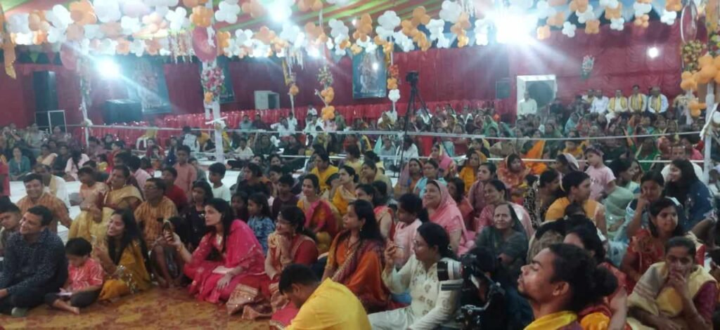 <em>शक्ति के मित्तल परिवार की श्रीमद् भागवत कथा का चौथा दिन--श्री कृष्ण जन्म के उत्सव के साथ ही आचार्य राजेंद्र जी महाराज ने भगवान कृष्ण जी की लीला का किया सुंदर वर्णन, हजारों की संख्या में धर्म प्रेमियों ने किया कथा श्रवण</em>, आचार्य राजेंद्र जी महाराज धर्म के साथ-साथ भारत माता की आरती एवं राष्ट्र प्रेम के प्रति भी लोगों को दे रहे व्याख्यान kshititech