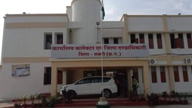 <em>विधायक बनने शक्ति में पहले दिन 15 लोगों ने खरीदा नामांकन फार्म, जेठा कलेक्ट्रेट कार्यालय में प्रारंभ हुई विधानसभा चुनाव को लेकर नामांकन की प्रक्रिया</em> kshititech