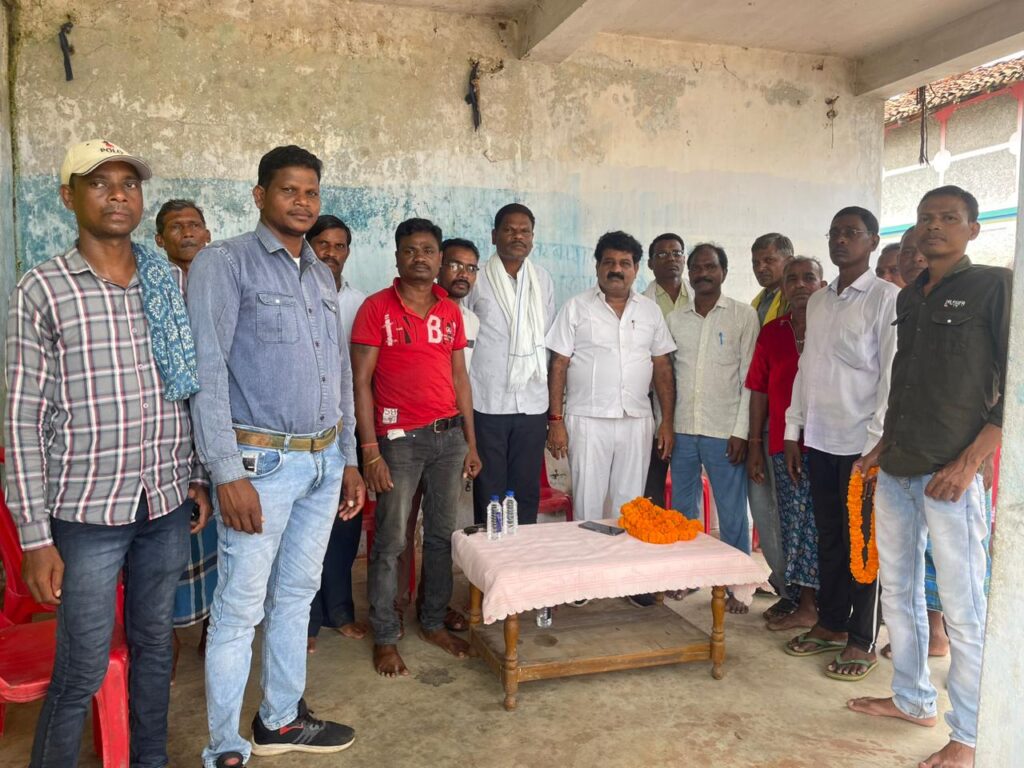 शक्ति मंडी क्षेत्र में बह रही विकास की गंगा-- <em>मंडी अध्यक्ष रूपनारायण साहू ने किया ग्राम पंचायत हरदा के आश्रित ग्राम गौरमुडा में सीसी रोड का भूमि पूजन, करीब 7 लाख की लागत से बनेगी नई सीसी रोड, जिला प्रतिनिधि ठाकुर गुलजार सिंह के प्रयासों से विधानसभा अध्यक्ष महंत ने दिलवाई स्वीकृति</em> शक्ति मंडी क्षेत्र में बह रही विकास की गंगा-- <em>मंडी अध्यक्ष रूपनारायण साहू ने किया ग्राम पंचायत हरदा के आश्रित ग्राम गौरमुडा में सीसी रोड का भूमि पूजन, करीब 7 लाख की लागत से बनेगी नई सीसी रोड, जिला प्रतिनिधि ठाकुर गुलजार सिंह के प्रयासों से विधानसभा अध्यक्ष महंत ने दिलवाई स्वीकृति</em> kshititech