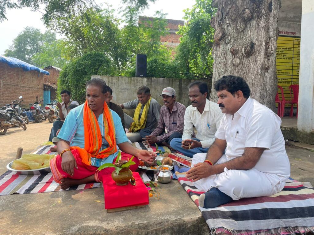 शक्ति मंडी क्षेत्र में बह रही विकास की गंगा-- <em>मंडी अध्यक्ष रूपनारायण साहू ने किया ग्राम पंचायत हरदा के आश्रित ग्राम गौरमुडा में सीसी रोड का भूमि पूजन, करीब 7 लाख की लागत से बनेगी नई सीसी रोड, जिला प्रतिनिधि ठाकुर गुलजार सिंह के प्रयासों से विधानसभा अध्यक्ष महंत ने दिलवाई स्वीकृति</em> शक्ति मंडी क्षेत्र में बह रही विकास की गंगा-- <em>मंडी अध्यक्ष रूपनारायण साहू ने किया ग्राम पंचायत हरदा के आश्रित ग्राम गौरमुडा में सीसी रोड का भूमि पूजन, करीब 7 लाख की लागत से बनेगी नई सीसी रोड, जिला प्रतिनिधि ठाकुर गुलजार सिंह के प्रयासों से विधानसभा अध्यक्ष महंत ने दिलवाई स्वीकृति</em> kshititech