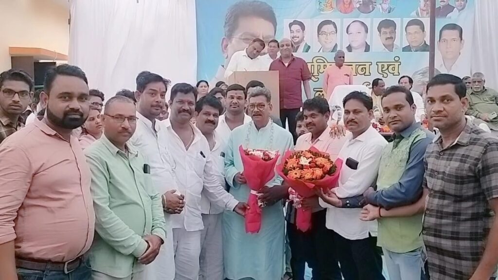 <em>भड़के महंत मोदी सरकार पर-- कहां छत्तीसगढ़ की 35 ट्रेनें रद्द कर यात्रियों को कर दिया हलाकान, मोदी सरकार पहुंचा रही अदानी को लाभ, महंत ने किया करोड़ो के शक्ति क्षेत्र में विकास कार्यों का लोकार्पण/ भूमि पूजन, महान ने कहा साल 2014 के बाद से रेलवे की सुविधाये यात्रियों के लिए बनती जा रही है परेशानियों का सबब, साहू समाज रगजा परिक्षेत्र अध्यक्ष यशवंत साहू ने भी किया महंत जी का आभार</em> <em>भड़के महंत मोदी सरकार पर-- कहां छत्तीसगढ़ की 35 ट्रेनें रद्द कर यात्रियों को कर दिया हलाकान, मोदी सरकार पहुंचा रही अदानी को लाभ, महंत ने किया करोड़ो के शक्ति क्षेत्र में विकास कार्यों का लोकार्पण/ भूमि पूजन, महान ने कहा साल 2014 के बाद से रेलवे की सुविधाये यात्रियों के लिए बनती जा रही है परेशानियों का सबब, साहू समाज रगजा परिक्षेत्र अध्यक्ष यशवंत साहू ने भी किया महंत जी का आभार</em> kshititech