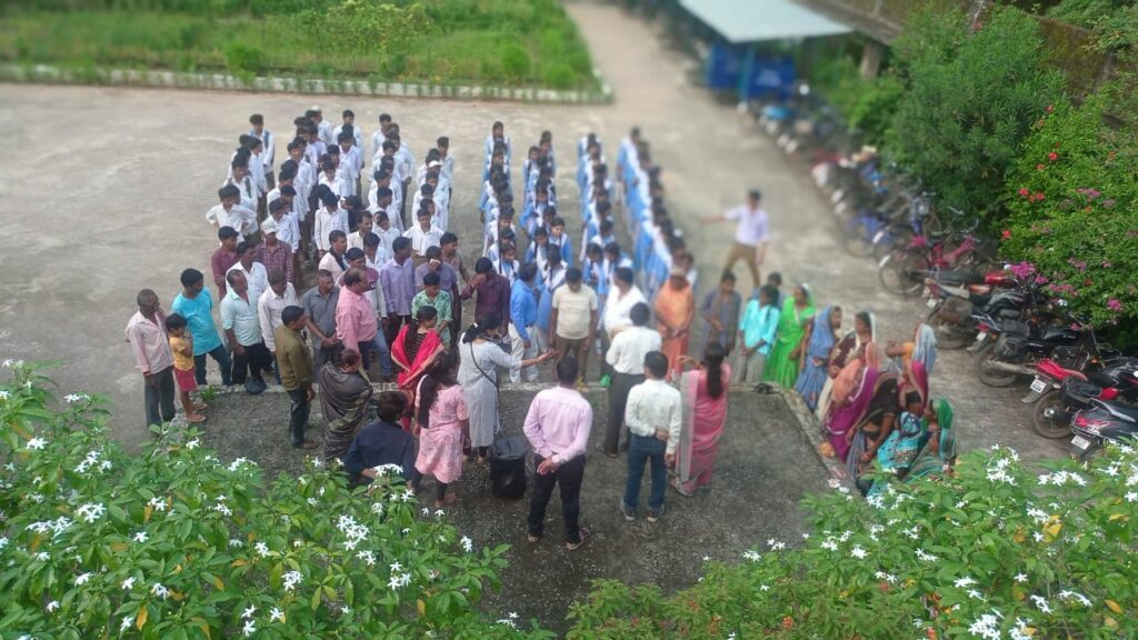 <em>परसदा खुर्द के हाईस्कूल में हुआ मेरी माटी- मेरा देश कार्यक्रम</em>, स्कूली बच्चों को स्वच्छता एवं वृक्षारोपण सहित राष्ट्र भक्ति को लेकर किया गया जागरूक,बच्चों के साथ-साथ उनके पालक भी रहे मौजूद, विद्यालय में संपन्न कार्यक्रम की सराहना की अभिभावकों ने, बच्चों ने लिया संकल्प <em>परसदा खुर्द के हाईस्कूल में हुआ मेरी माटी- मेरा देश कार्यक्रम</em>, स्कूली बच्चों को स्वच्छता एवं वृक्षारोपण सहित राष्ट्र भक्ति को लेकर किया गया जागरूक,बच्चों के साथ-साथ उनके पालक भी रहे मौजूद, विद्यालय में संपन्न कार्यक्रम की सराहना की अभिभावकों ने, बच्चों ने लिया संकल्प kshititech