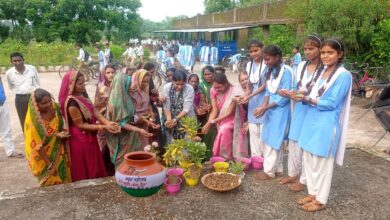 <em>परसदा खुर्द के हाईस्कूल में हुआ मेरी माटी- मेरा देश कार्यक्रम</em>, स्कूली बच्चों को स्वच्छता एवं वृक्षारोपण सहित राष्ट्र भक्ति को लेकर किया गया जागरूक,बच्चों के साथ-साथ उनके पालक भी रहे मौजूद, विद्यालय में संपन्न कार्यक्रम की सराहना की अभिभावकों ने, बच्चों ने लिया संकल्प <em>परसदा खुर्द के हाईस्कूल में हुआ मेरी माटी- मेरा देश कार्यक्रम</em>, स्कूली बच्चों को स्वच्छता एवं वृक्षारोपण सहित राष्ट्र भक्ति को लेकर किया गया जागरूक,बच्चों के साथ-साथ उनके पालक भी रहे मौजूद, विद्यालय में संपन्न कार्यक्रम की सराहना की अभिभावकों ने, बच्चों ने लिया संकल्प kshititech