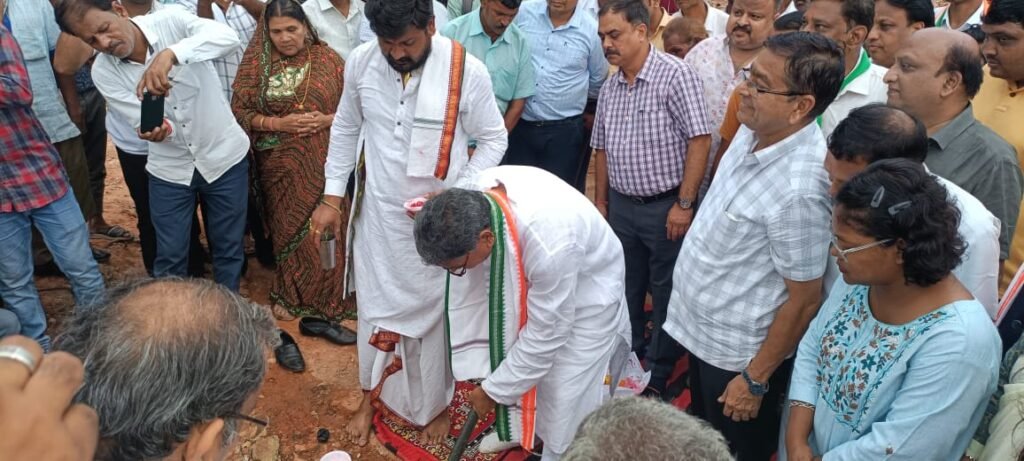 <em>शक्ति शहर की बदलेगी तस्वीर-महंत ने रखी 18 करोड़ के 6 निर्माण कार्यों की आधारशिला,महंत ने कहा- जिला गठन पश्चात तेजी से हो रहा शहर एवं गांवो का विकास, नगर पालिका शक्ति ने गांधी जयंती पर निकाली प्रभात फेरी एवं स्वच्छता दीदीयों एवं महिला समूह के सदस्यों का किया सम्मान</em> <em>शक्ति शहर की बदलेगी तस्वीर-महंत ने रखी 18 करोड़ के 6 निर्माण कार्यों की आधारशिला,महंत ने कहा- जिला गठन पश्चात तेजी से हो रहा शहर एवं गांवो का विकास, नगर पालिका शक्ति ने गांधी जयंती पर निकाली प्रभात फेरी एवं स्वच्छता दीदीयों एवं महिला समूह के सदस्यों का किया सम्मान</em> kshititech