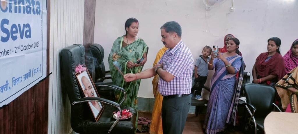 <em>शक्ति शहर की बदलेगी तस्वीर-महंत ने रखी 18 करोड़ के 6 निर्माण कार्यों की आधारशिला,महंत ने कहा- जिला गठन पश्चात तेजी से हो रहा शहर एवं गांवो का विकास, नगर पालिका शक्ति ने गांधी जयंती पर निकाली प्रभात फेरी एवं स्वच्छता दीदीयों एवं महिला समूह के सदस्यों का किया सम्मान</em> <em>शक्ति शहर की बदलेगी तस्वीर-महंत ने रखी 18 करोड़ के 6 निर्माण कार्यों की आधारशिला,महंत ने कहा- जिला गठन पश्चात तेजी से हो रहा शहर एवं गांवो का विकास, नगर पालिका शक्ति ने गांधी जयंती पर निकाली प्रभात फेरी एवं स्वच्छता दीदीयों एवं महिला समूह के सदस्यों का किया सम्मान</em> kshititech
