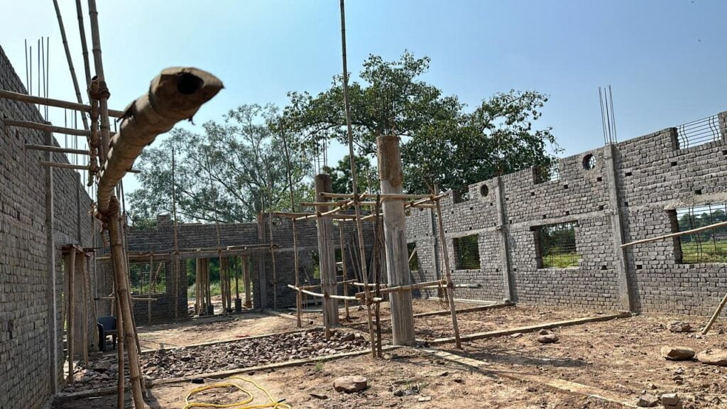 <em>नगर पंचायत अड़भार में बन रहे देवांगन समाज की धर्मशाला का निर्माण कार्य प्रगति पर,करीब 20 लाख की लागत से हो रहा निर्माण, उपयंत्री मुजफ्फर हुसैन ने कहा- समयावधि में शीघ्र ही पूरा होगा कार्य, चंद्रपुर विधायक,नगर पंचायत अध्यक्ष एवं विधायक प्रतिनिधि के प्रयासों से मिली थी यह स्वीकृति</em> <em>नगर पंचायत अड़भार में बन रहे देवांगन समाज की धर्मशाला का निर्माण कार्य प्रगति पर,करीब 20 लाख की लागत से हो रहा निर्माण, उपयंत्री मुजफ्फर हुसैन ने कहा- समयावधि में शीघ्र ही पूरा होगा कार्य, चंद्रपुर विधायक,नगर पंचायत अध्यक्ष एवं विधायक प्रतिनिधि के प्रयासों से मिली थी यह स्वीकृति</em> kshititech