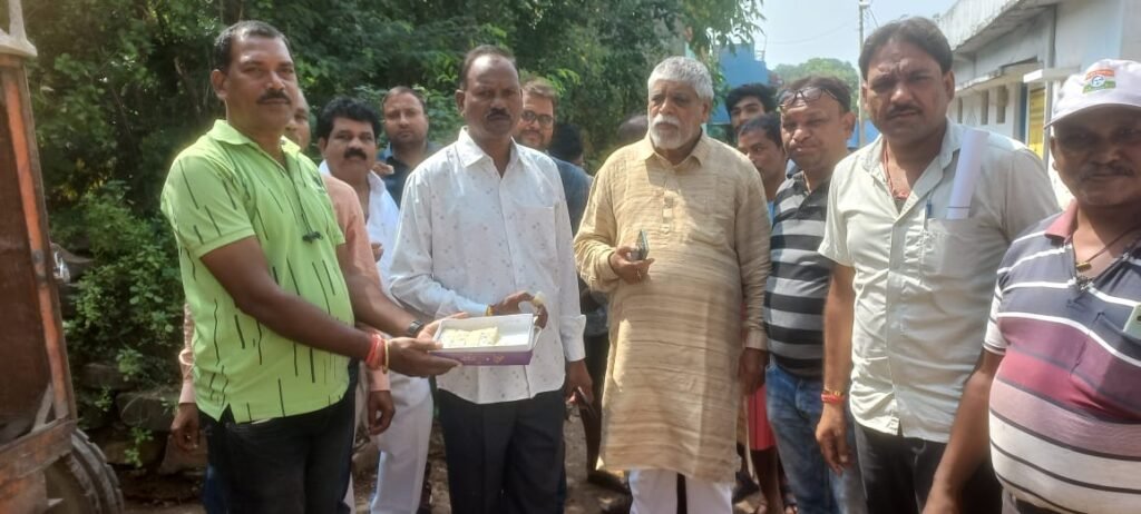 दुरपा बन रहा विकसित ग्राम पंचायत--<em>ग्राम पंचायत दुरपा में हुआ 10 लाख की लागत से बनने वाली सीजी रोड निर्माण का भूमि पूजन, विधानसभा अध्यक्ष के जिला प्रतिनिधि ठाकुर गुलजार सिंह ने किया भूमि पूजन, मंडी अध्यक्ष, प्रेस क्लब अध्यक्ष सहित जन प्रतिनिधि रहे मौजूद</em> दुरपा बन रहा विकसित ग्राम पंचायत--<em>ग्राम पंचायत दुरपा में हुआ 10 लाख की लागत से बनने वाली सीजी रोड निर्माण का भूमि पूजन, विधानसभा अध्यक्ष के जिला प्रतिनिधि ठाकुर गुलजार सिंह ने किया भूमि पूजन, मंडी अध्यक्ष, प्रेस क्लब अध्यक्ष सहित जन प्रतिनिधि रहे मौजूद</em> kshititech