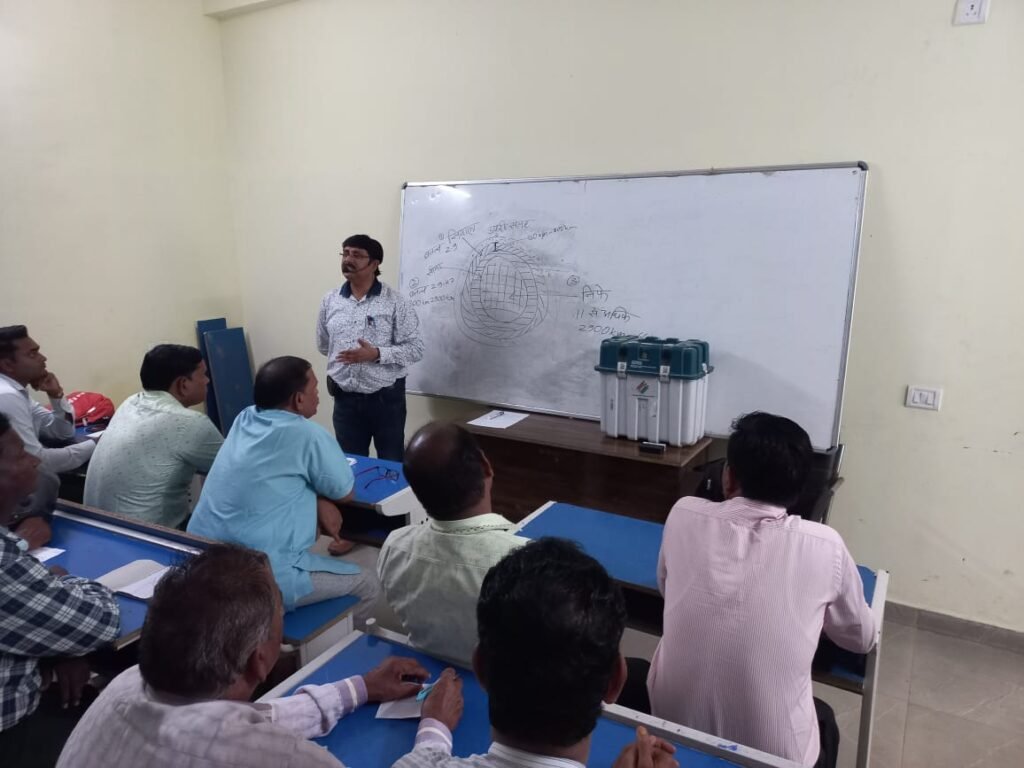 <em>1300 अधिकारी/ कर्मचारियों का चुनावी प्रशिक्षण-- सक्ति विधानसभा में चुनाव संपन्न कराने अधिकारी/ कर्मचारियों का हुआ प्रशिक्षण, कलेक्टर के निर्देश पर एवं एसडीएम के मार्गदर्शन में सहायक रिटर्निग ऑफिसर मनमोहन प्रताप सिंह रहे मौजूद</em>, शक्ति जिले में प्रशासन का अमला निर्वाचन को लेकर तैयार <em>1300 अधिकारी/ कर्मचारियों का चुनावी प्रशिक्षण-- सक्ति विधानसभा में चुनाव संपन्न कराने अधिकारी/ कर्मचारियों का हुआ प्रशिक्षण, कलेक्टर के निर्देश पर एवं एसडीएम के मार्गदर्शन में सहायक रिटर्निग ऑफिसर मनमोहन प्रताप सिंह रहे मौजूद</em>, शक्ति जिले में प्रशासन का अमला निर्वाचन को लेकर तैयार kshititech