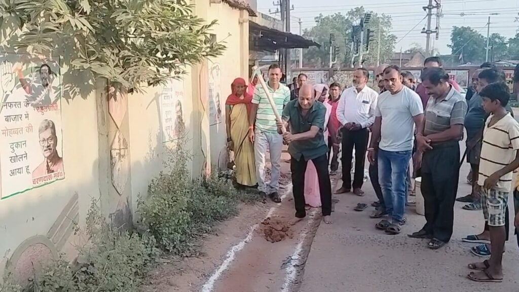 <em>शक्ति के वार्ड क्रमांक- 17 में 32 लाख की लागत से बनेगी नई डामरीकृत सड़क एवम RCC नाला, विधानसभा अध्यक्ष महंत के निर्देश पर प्रतिनिधि गेवाडीन ने किया सड़क का भूमि पूजन, विधायक प्रतिनिधि गेवाड़ीन की धर्मपत्नी रीना है वार्ड की निर्वाचित पार्षद, मोहल्ले वासियों ने जताया आभार,गेवाडीन ने कहा- शक्ति शहर विकास के मामले में छत्तीसगढ़ में अ</em>ग्रणी <em>शक्ति के वार्ड क्रमांक- 17 में 32 लाख की लागत से बनेगी नई डामरीकृत सड़क एवम RCC नाला, विधानसभा अध्यक्ष महंत के निर्देश पर प्रतिनिधि गेवाडीन ने किया सड़क का भूमि पूजन, विधायक प्रतिनिधि गेवाड़ीन की धर्मपत्नी रीना है वार्ड की निर्वाचित पार्षद, मोहल्ले वासियों ने जताया आभार,गेवाडीन ने कहा- शक्ति शहर विकास के मामले में छत्तीसगढ़ में अ</em>ग्रणी kshititech