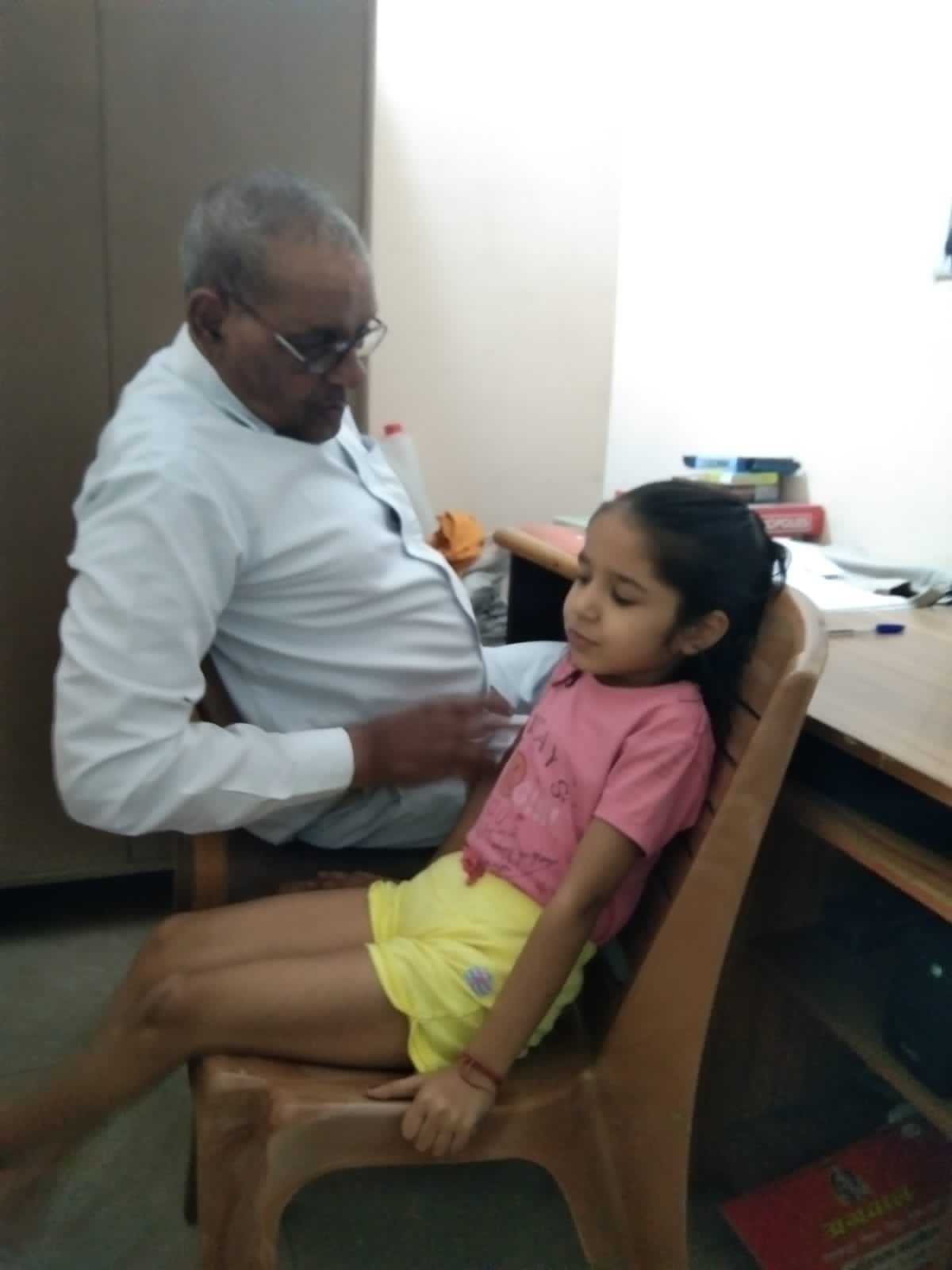 <em>रायपुर के समता कॉलोनी में तोतले बच्चों के चार दिवसीय निशुल्क शिविर का हुआ समापन, सत्यनारायण मित्तल ने दी अपनी सेवाएं</em>, शिविर में आए बच्चों के अभिभावकों ने कहा- हमें उम्मीद नहीं थी हमारे बच्चे को मिलेगी इतनी राहत, सभी ने किया सत्यनारायण मित्तल का आभार व्यक्त <em>रायपुर के समता कॉलोनी में तोतले बच्चों के चार दिवसीय निशुल्क शिविर का हुआ समापन, सत्यनारायण मित्तल ने दी अपनी सेवाएं</em>, शिविर में आए बच्चों के अभिभावकों ने कहा- हमें उम्मीद नहीं थी हमारे बच्चे को मिलेगी इतनी राहत, सभी ने किया सत्यनारायण मित्तल का आभार व्यक्त kshititech