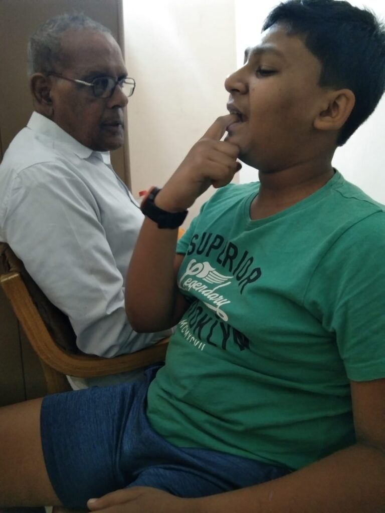 <em>रायपुर के समता कॉलोनी में तोतले बच्चों के चार दिवसीय निशुल्क शिविर का हुआ समापन, सत्यनारायण मित्तल ने दी अपनी सेवाएं</em>, शिविर में आए बच्चों के अभिभावकों ने कहा- हमें उम्मीद नहीं थी हमारे बच्चे को मिलेगी इतनी राहत, सभी ने किया सत्यनारायण मित्तल का आभार व्यक्त <em>रायपुर के समता कॉलोनी में तोतले बच्चों के चार दिवसीय निशुल्क शिविर का हुआ समापन, सत्यनारायण मित्तल ने दी अपनी सेवाएं</em>, शिविर में आए बच्चों के अभिभावकों ने कहा- हमें उम्मीद नहीं थी हमारे बच्चे को मिलेगी इतनी राहत, सभी ने किया सत्यनारायण मित्तल का आभार व्यक्त kshititech