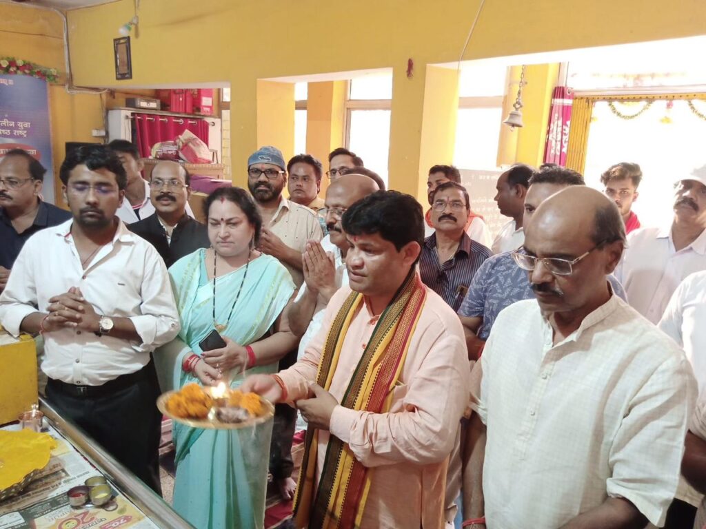 <em>प्रत्याशी घोषित होने के बाद शक्ति पहुंचे खिलावन का किया भाजपाइयों ने जोरदार स्वागत--खिलावन ने टेका महामाया मंदिर में मत्था, खिलावन ने कहा- छत्तीसगढ़ में बनेगी भाजपा की सरकार, एकजुट नजर आये शक्ति के भाजपाई</em>, खिलावन ने कहा 2023 के चुनाव में भाजपा को जनता देगी अपना आशीर्वाद <em>प्रत्याशी घोषित होने के बाद शक्ति पहुंचे खिलावन का किया भाजपाइयों ने जोरदार स्वागत--खिलावन ने टेका महामाया मंदिर में मत्था, खिलावन ने कहा- छत्तीसगढ़ में बनेगी भाजपा की सरकार, एकजुट नजर आये शक्ति के भाजपाई</em>, खिलावन ने कहा 2023 के चुनाव में भाजपा को जनता देगी अपना आशीर्वाद kshititech