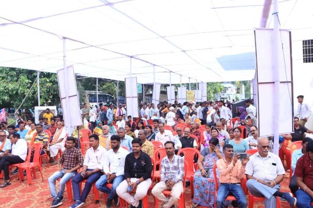 <em>सुल्तानिया के जन्मदिन पर कुष्ट आश्रम सोंठी में हुआ ऐतिहासिक निशुल्क स्वास्थ्य शिविर, हजारों की संख्या में लोगों ने कराई विभिन्न चिकित्सा जांच, छत्तीसगढ़ का सबसे बड़ा निशुल्क स्वास्थ्य शिविर, हरि लीला ट्रस्ट बनारी ने किया था आयोजन, मेधावी छात्र-छात्राओं का भी हुआ सम्मान, लीलाधर ने कहा-- जरूरतमंदों की सेवा कि उनके परिवार का प्रथम लक्ष्य,नेता प्रतिपक्ष भी पहुंचे लीलाधर को बधाई देने,सुल्तानिया ने जनरेटर,वाटर कूलर भी किया भेंट</em> <em>सुल्तानिया के जन्मदिन पर कुष्ट आश्रम सोंठी में हुआ ऐतिहासिक निशुल्क स्वास्थ्य शिविर, हजारों की संख्या में लोगों ने कराई विभिन्न चिकित्सा जांच, छत्तीसगढ़ का सबसे बड़ा निशुल्क स्वास्थ्य शिविर, हरि लीला ट्रस्ट बनारी ने किया था आयोजन, मेधावी छात्र-छात्राओं का भी हुआ सम्मान, लीलाधर ने कहा-- जरूरतमंदों की सेवा कि उनके परिवार का प्रथम लक्ष्य,नेता प्रतिपक्ष भी पहुंचे लीलाधर को बधाई देने,सुल्तानिया ने जनरेटर,वाटर कूलर भी किया भेंट</em> kshititech