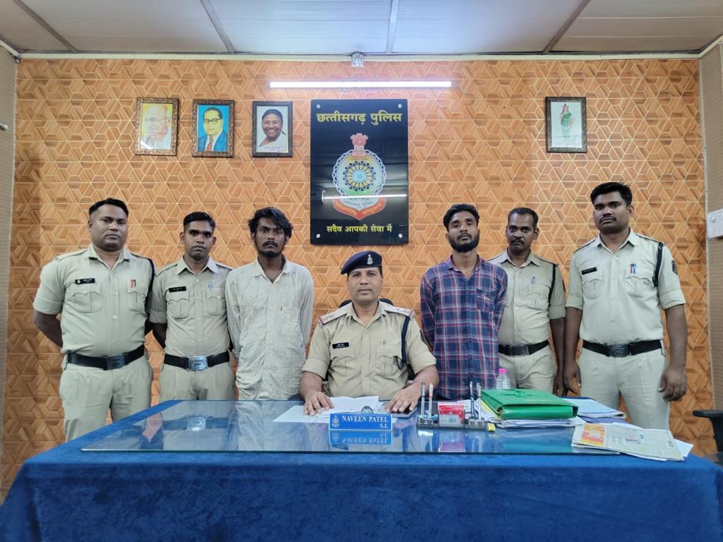 <em>बड़ा खुलासा--मर्डर मामले में दो आरोपी गिरफ्तार, चौकी प्रभारी नवीन पटेल की सक्रियता से मिली पुलिस को बड़ी सफलता, पुलिस की सक्रियता से चंद घंटे में ही आरोपी पुलिस गिरफ्त में</em>, पटेल की पोस्टिंग के बाद अपराधियों की आई शामत,नहीं बक्शे जा रहे गंभीर मामलों के अपराधी, घर से दवाई दुकान गए युवक की नहर किनारे ले जाकर कर दी गई थी जघन्य हत्या <em>बड़ा खुलासा--मर्डर मामले में दो आरोपी गिरफ्तार, चौकी प्रभारी नवीन पटेल की सक्रियता से मिली पुलिस को बड़ी सफलता, पुलिस की सक्रियता से चंद घंटे में ही आरोपी पुलिस गिरफ्त में</em>, पटेल की पोस्टिंग के बाद अपराधियों की आई शामत,नहीं बक्शे जा रहे गंभीर मामलों के अपराधी, घर से दवाई दुकान गए युवक की नहर किनारे ले जाकर कर दी गई थी जघन्य हत्या kshititech