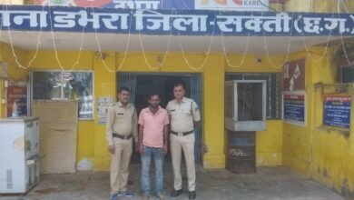 <em>नवरात्रि पर्व पर धार्मिक परिसर में हथियार लहराते युवक को पुलिस में किया गिरफ्तार, डभरा थाना टीआई नरेंद्र यादव की सक्रियता</em>, जिले के पुलिस कप्तान अहीरे के निर्देशन में पुलिस सक्रिय kshititech